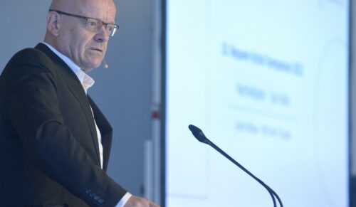 Günter Althaus sprach beim Bequemschuh-Symposium in Zeulenroda über die Chancen für den Schuhhandel mit orthopädischem Schwerpunkt. (Foto: Volkmar Heinz/Heinz Report)