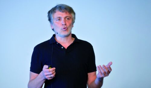 Alexander Wodrich, Experte für Sounddesign, bei seinem Vortrag im Rahmen des Bequemschuh-Symposiums in Zeulenroda (Foto: Volkmar Heinz)