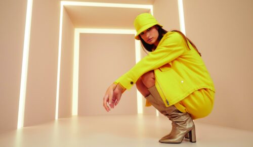 Starke Statements: Die Mode für H/W 2022/23 bringt mehr Farbe und mehr Glamour. (Foto: Marc Cain)