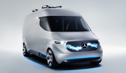 Mercedes-Benz Vision Van - Exterior. Mercedes-Benz Vans entwickelt sich vom reinen Fahrzeughersteller zum Anbieter kundenorientierter Gesamtsystemlösungen. Im Foto die voll-elektrische Studie Vision Van, die zur Nutzfahrzeuge IAA 2016 der Öffentlichkeit präsentiert wurde.  Mercedes-Benz Vision Van - Exterior. Mercedes-Benz Vans is being transformed from a pure vehicle manufacturer into a supplier of customer-oriented holistic system solutions. Captured in the photo: the fully electric study Vision Van which was presented to the public at the Commercial Vehicles IAA 2016. 