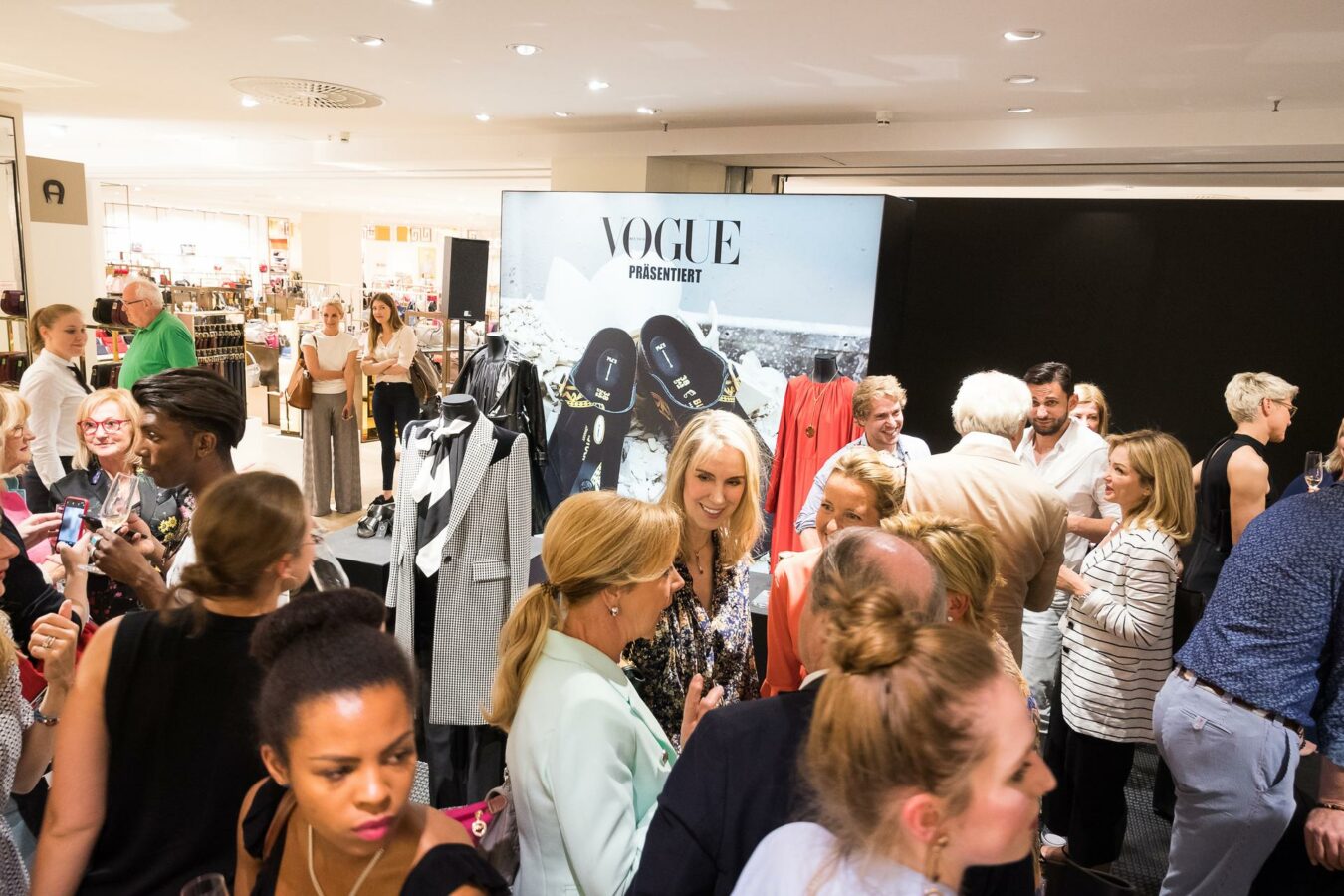 Andrang auf dem Birkenstock KPM Stand im KaDeWe in Berlin. (Foto: Birkenstock)