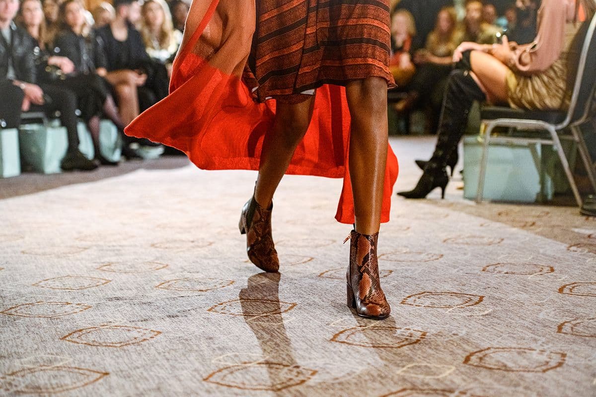 Marcel Ostertag Fashion Show mit Schuhen aus der MarcelOstertag X Tamaris Kollektion (Foto: Robert Schlesinger/Getty Images für Marcel Ostertag)