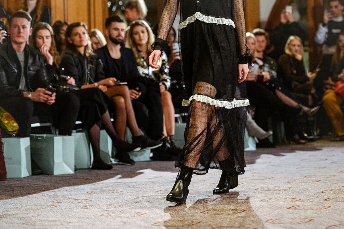 Marcel Ostertag Fashion Show mit Schuhen aus der MarcelOstertag X Tamaris Kollektion (Foto: Robert Schlesinger/Getty Images für Marcel Ostertag)