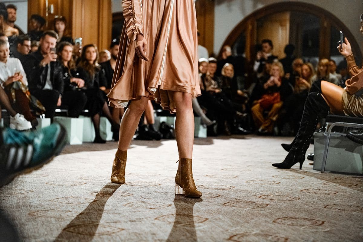 Marcel Ostertag Fashion Show mit Schuhen aus der MarcelOstertag X Tamaris Kollektion (Foto: Robert Schlesinger/Getty Images für Marcel Ostertag)