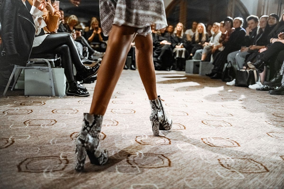 Marcel Ostertag Fashion Show mit Schuhen aus der MarcelOstertag X Tamaris Kollektion (Foto: Robert Schlesinger/Getty Images für Marcel Ostertag)