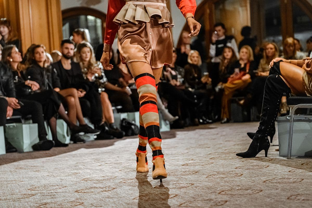 Marcel Ostertag Fashion Show mit Schuhen aus der MarcelOstertag X Tamaris Kollektion (Foto: Robert Schlesinger/Getty Images für Marcel Ostertag)
