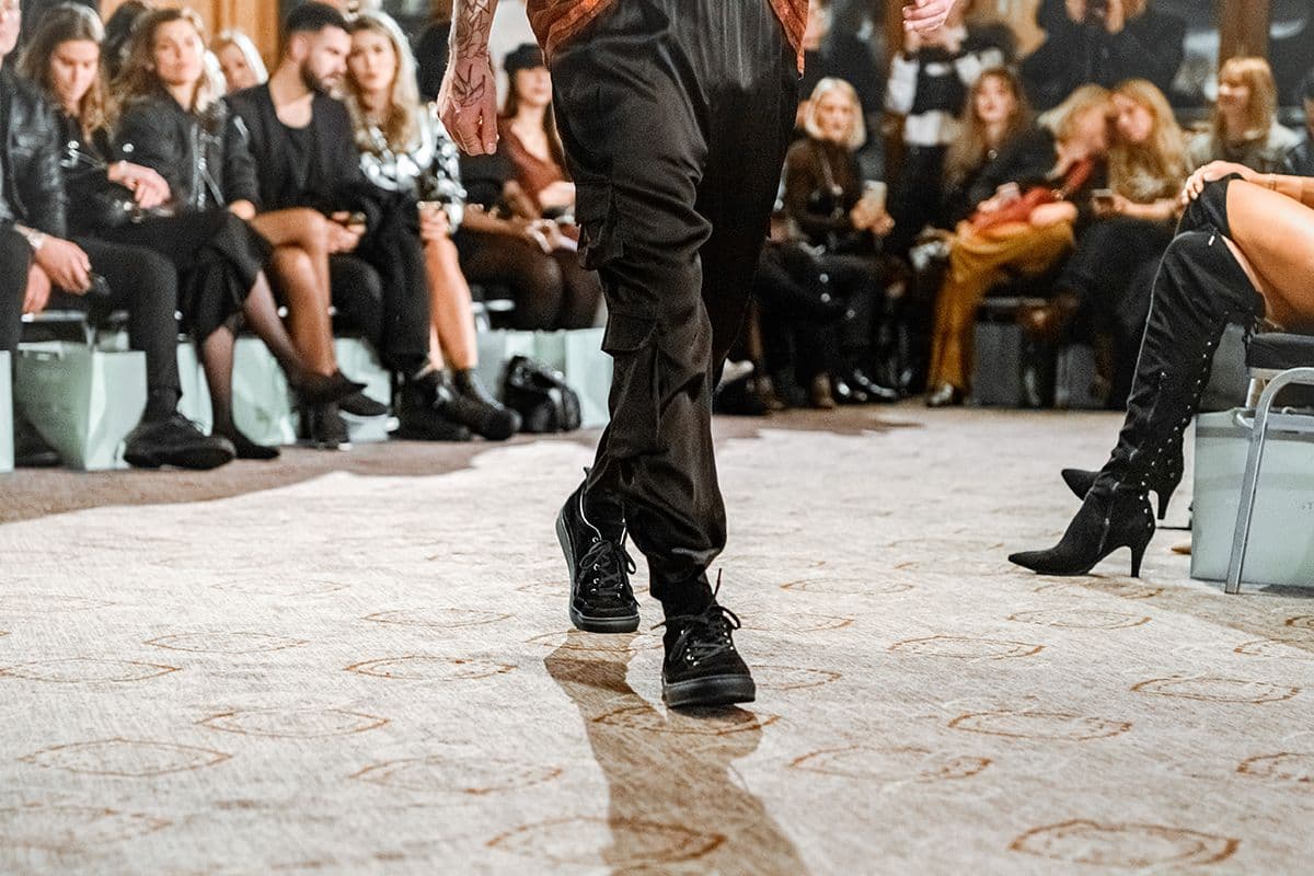 Marcel Ostertag Fashion Show mit Schuhen aus der MarcelOstertag X Tamaris Kollektion (Foto: Robert Schlesinger/Getty Images für Marcel Ostertag)