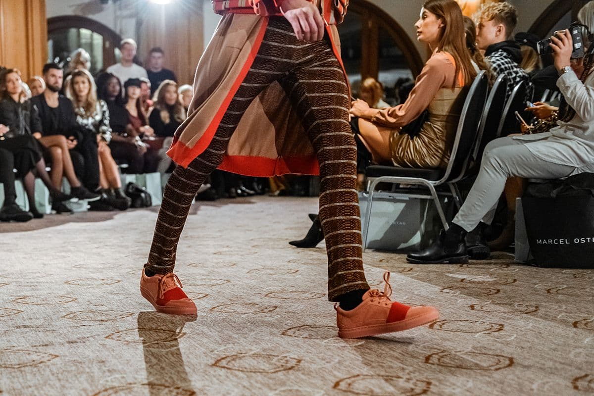 Marcel Ostertag Fashion Show mit Schuhen aus der MarcelOstertag X Tamaris Kollektion (Foto: Robert Schlesinger/Getty Images für Marcel Ostertag)
