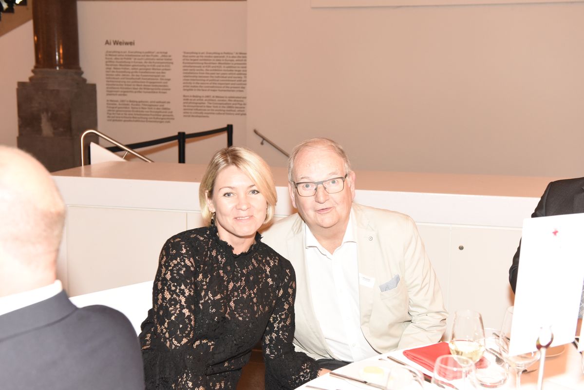 Nataliya Sowa, Horst Mengedoht