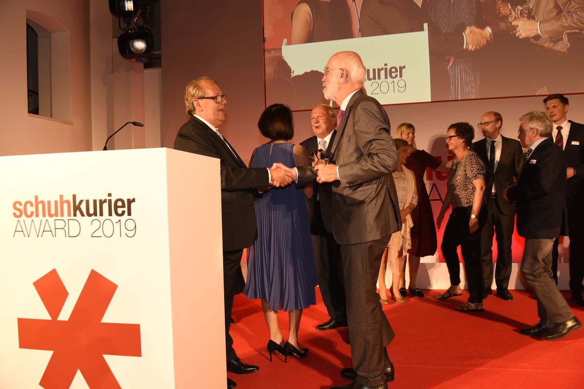Der schuhkurier AWARD für das Lebenswerk geht an Franz-Josef und Heinrich Zumnorde.
