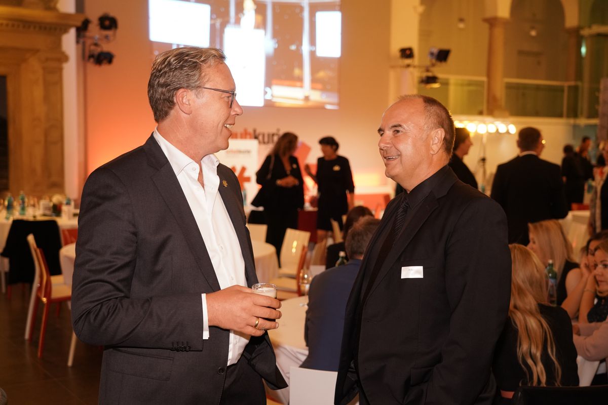 Tim Sternefeld, Uli Hauer