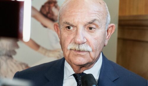 SIRO BADON: Seit Sommer ist er neuer Vorstandsvorsitzender des italienischen Schuhherstellerverbands Assocalzaturifici. In seiner Antrittsrede betonte Siro Badon, er wolle Innovationen vorantreiben, Herstellungsprozesse nachhaltiger gestalten und in engeren Kontakt mit Händlern und Institutionen treten. Sein Ziel sei es, die Branche zu stärken. 