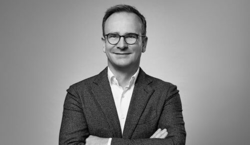 JENS BEINING: Mit Kraft und Kreativität macht der Wortmann-CEO das Unternehmen Wortmann fit für die Zukunft. So wurde der Tamaris-Onlineshop als Verkaufsplattform für den Fachhandel geöffnet. Die einzelnen Marken des Konzerns werden fortlaufend in ihren Profilen geschärft und auf die jeweiligen Zielgruppen ausgerichtet. Das Unternehmen wurde in 2019 als einer der besten Ausbilder Deutschlands ausgezeichnet. Jens Beining wurde im Sommer neues Mitglied des HDS/L-Vorstands.  