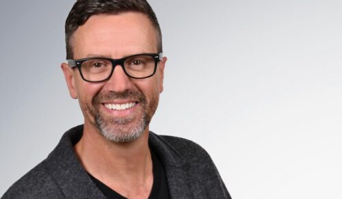 JAN BRINKMANN: In 2019 kehrte er gewissermaßen zu seinen beruflichen Wurzeln zurück: nach Rosenheim. Dort hatte der gelernte Industriekaufmann seinerzeit Betriebswirtschaftslehre studiert und berufliche Erfahrungen bei Gabor gesammelt. Nach weiteren Stationen, darunter einer längeren Tätigkeit in den USA und zuletzt bei der ANWR Group in Mainhausen ist Jan Brinkmann jetzt Bereichsleiter für die neue Herrenschuhmarke der Gabor Shoes AG. 