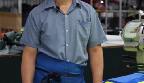 Zur Fashion Revolution Week sollen bei Deuter die Mitarbeiterinnen und Mitarbeiter in den Fabriken im Mittelpunkt stehen. Long Anh Tuan arbeitet als Schneider. (Foto: Deuter)
