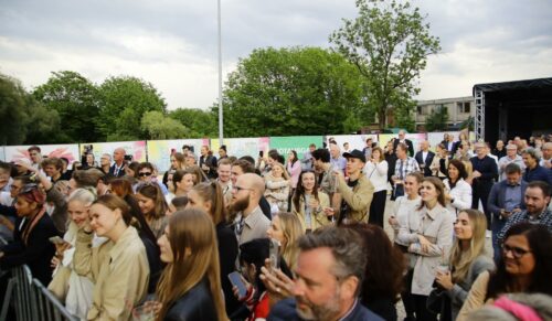 Viele Zuschauerinnen und Zuschauer bei den Musikveranstaltungen des Unitex-Fashionfestival. (Foto: Unitex/Lukas Sammetinger)