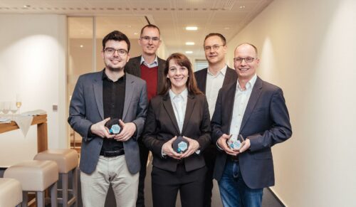 ANWR-Vorstand Fritz Terbuyken (2. von rechts) überreichte den August-Blanke-Preis an (von links) Philipp Höly, Volker Gromer, Annette Kilian und Armin Reimann. (Foto: ANWR)