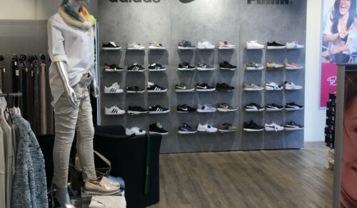 ANWR-Sneakerwand bei Schnütgen in Köln. 