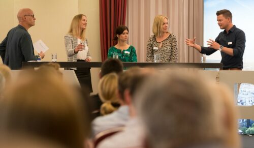v.l.n.r.: Günter Althaus, Prof. Monika Imschloss, Expertin für multisensorisches Marketing; Janis Franz vom Schuhhaus Franz in Coburg; Schuhhändlerin Karin Bittner; Johannes Nölscher, Schuhhändler aus Heilbronn (Foto: ANWR/Philipp von Recklinghausen)