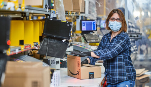 Im Weihnachtsgeschäft soll es bei Amazon Streiks geben. (Foto: Amazon/Patrick Lux) 