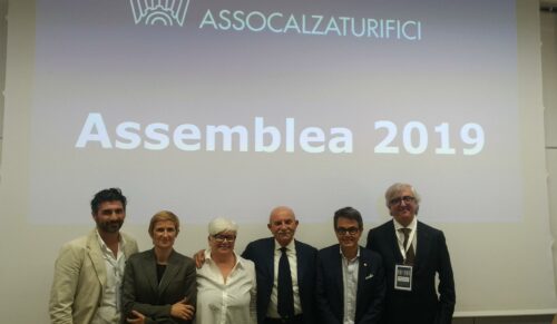 Der Vorstand von Assocalzaturifici um den Vorsitzenden Siro Badon (Mitte). (Foto: Assocalzaturifici)