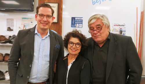 Dr. Dominik Benner und die Geschäftsführer von Schuh Sauer, Hiltrud Frühwald und Hans ter Wolbeek (Foto: Schuh Benner)