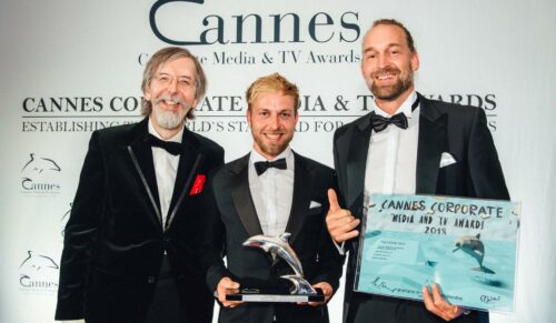 v.l.n.r: Alexander V. Kammel, Gründer der Cannes Corporate Media & TV Awards; Florian Mayerhoffer, Marketing Manager und Auftraggeber bei Vaude Sport GmbH & Co.KG;Hendrik von Janda-Eble, Gesellschafter und Regisseur der Agentur Stilbezirk. (Foto: Vaude)