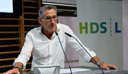 HDS/L-Präsident Carl-August Seibel begrüßte die Gäste zum Symposium in Herzogenaurach (Foto: HDS/L)
