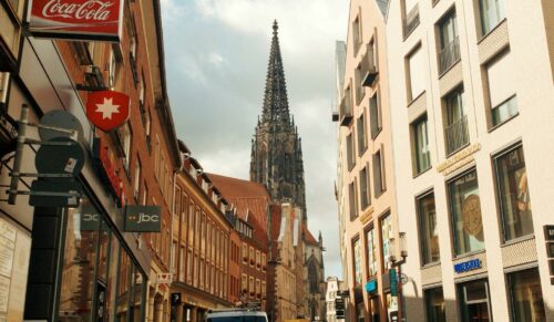 Weitreichende Kontaktbeschränkungen dürften die Frequenz in den Innenstädten deutlich verringern. (Foto: 30daysreplay/Unsplash)