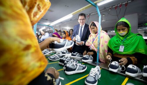 Der Grüne Knopf wurde unter Bundesentwicklungsminister Gerd Müller ins Leben gerufen und basiert auf bereits etablierten Siegeln. (Foto: Ute Grabowsky)