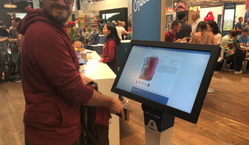 Der digitale Verkaufsberater von Deuter auf der OutDoor Messe vorgestellt (Foto: Deuter)