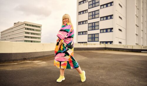 Farbenfroh in den Sommer mit Melodie Michelberger und dem Therap. (Foto: Ecco/Julia Marie Werner)