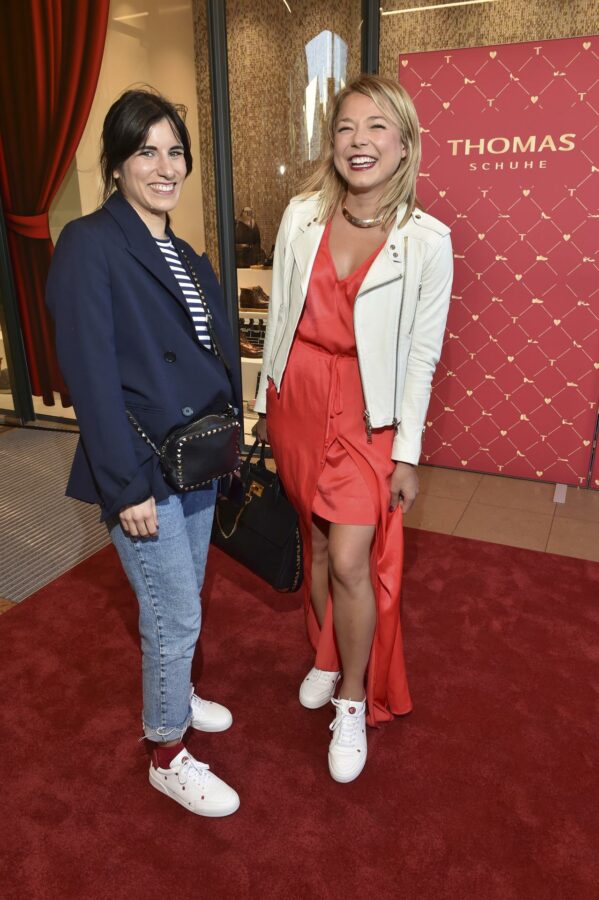 Luise Siever und Carina Holtz bei der Eröffnungsfeier des neuen Thomas-Flagshipstores in München am 01.09.2022 (Foto: Brauerphotos/G.Nitschke/Thomas)