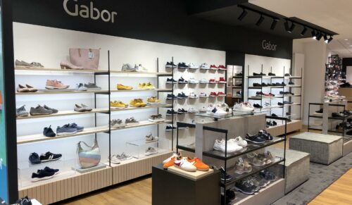 Die neue Sneakerwand von Gabor (Foto: Gabor)