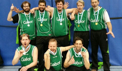Gelebte Inklusion: Im Unified-Basketballteam des Sportbund DJK Rosenheim spielen behinderte Sportler mit nichtbehinderten Partnern. (Foto: Gabor)