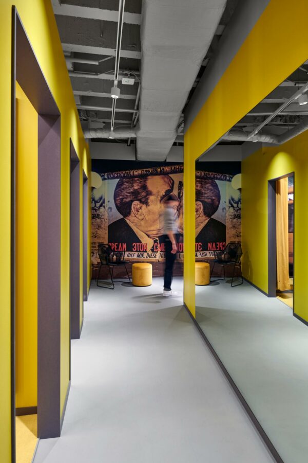 Die neugestaltete Young-Fashion-Area im Modehaus Garhammer. (Foto: Blocher Partners/Joachim Grothus)