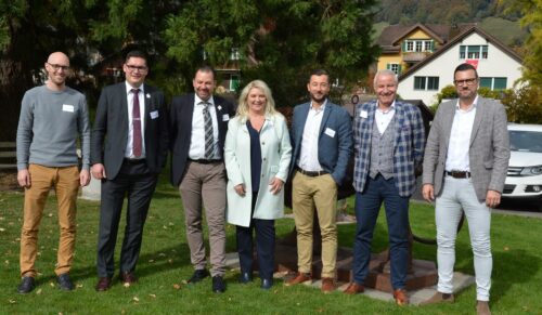 Der Vorstand und die Leiterin der Geschäftsstelle des Berufsverbands Schuhschweiz: Nicolas Siegenthaler (von links), David Zuberbühler, Lukas Kindlimann, Christine Müller, Claude Bucher, Andy Oechslin und Hansjörg Egli. (Foto: Schuhschweiz)