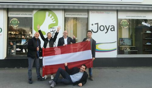(v.l.n.r) Michael und Jennifer Nater, Ramon den Uijl von Joya Österreich mit Claudio Minder und Karl Müller (Foto: Joya)