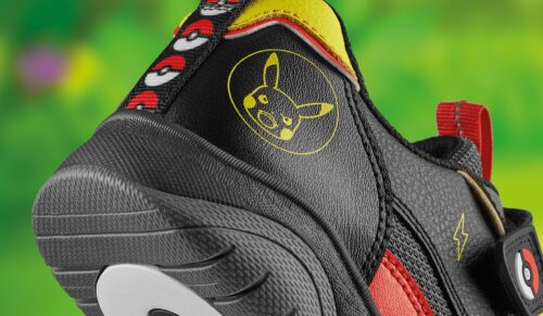 Für die Zusammenarbeit gibt es Varianten klassischer Clarks-Silhouetten mit bekannten Pokémon als Motive. (Foto: Clarks)