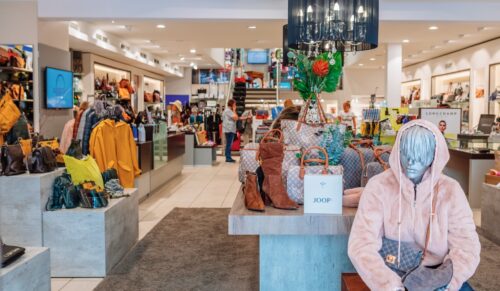 Schuhe komplettieren den Auftritt des Lederwarenfachgeschäftes Kiesow in Kleve. (Foto: Kiesow)