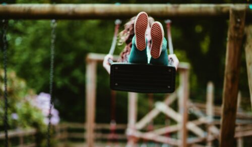 Kinderschuhe gehörten in der akuten Corona-Phase zu den positiven Überraschungen für viele Händler. (Foto: Unsplash)