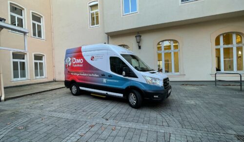 Das Digitalmobil war Ende Oktober im Flutgebiet Bad Neuenahr-Ahrweiler vor Ort. (Foto: Kompetenzzentrum Handel)