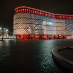 Über 150 Shopping-Center und Handelsimmobilien bundesweit lassen bis zum 2. März ihre Schaufenster und Center in rotem Licht erstrahlen, um symbolisch deutlich zu machen, welche Flächen in den Innenstädten bei andauernden Lockdown von Schließung bedroht sind.(Foto: Tom Thiele)