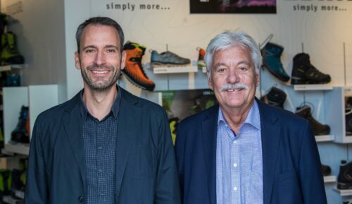 Die beiden Geschäftsführer von Lowa Sportschuhe: Alexander Nicolai (l.) und Werner Riethmann. (Foto: Lowa / Richard Kienberger)
