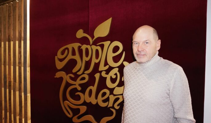 Apple of Eden-Mitgründer Friedrich Lüning stellt die neue Schmuckkollektion der Marke vor. (Foto: Redaktion)