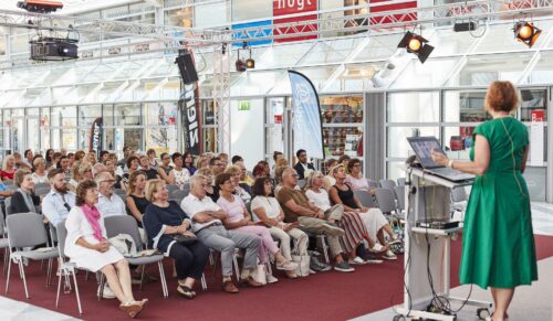 Trendvortrag von Marga Indra-Heide zum Auftakt der SOC Saisoneröffnung im MOC Ordercenter (Foto: Messe München)