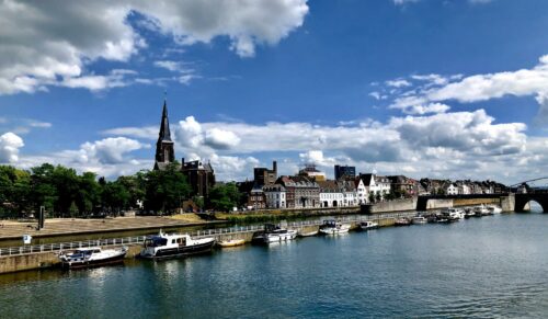Im niederländischen Maastricht trafen sich Schuhhändlerinnen und -händler am 18. Juni zur SABU-Generalversammlung. (Foto: Guillaume Henrotte/Unsplash)