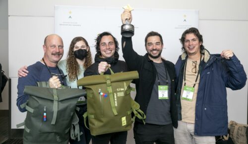 Das Got Bag-Team mit dem Outdoor Retailer Award (Foto: Outdoor Retailer)
