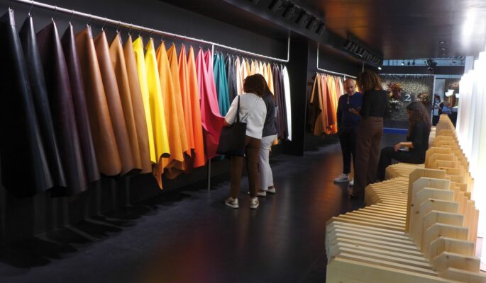 Mit vollen Hallen und Lust auf Farbe war die Messe Lineapelle in Mailand ein voller Erfolg. (Foto: Agentur nextguruNow)