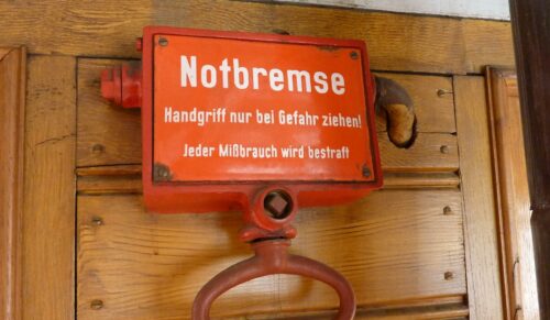Deutschland soll die Notbremse ziehen (Foto: Peter van de Ven/Pixabay)